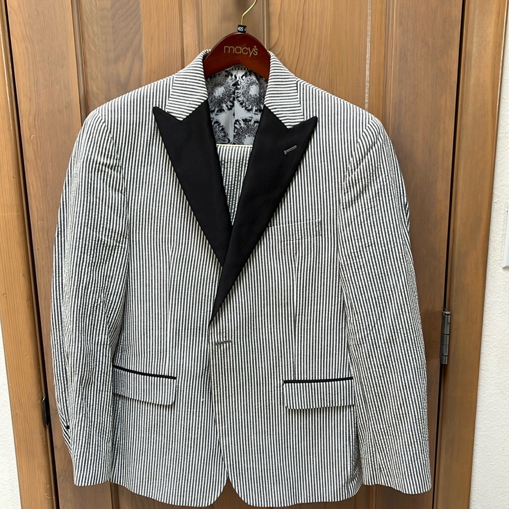 Perfect summer tuxedo for the untraditional